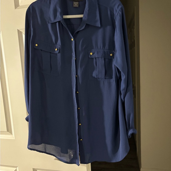 Chic Navy Button-Up Blouse - Picture 4 of 6
